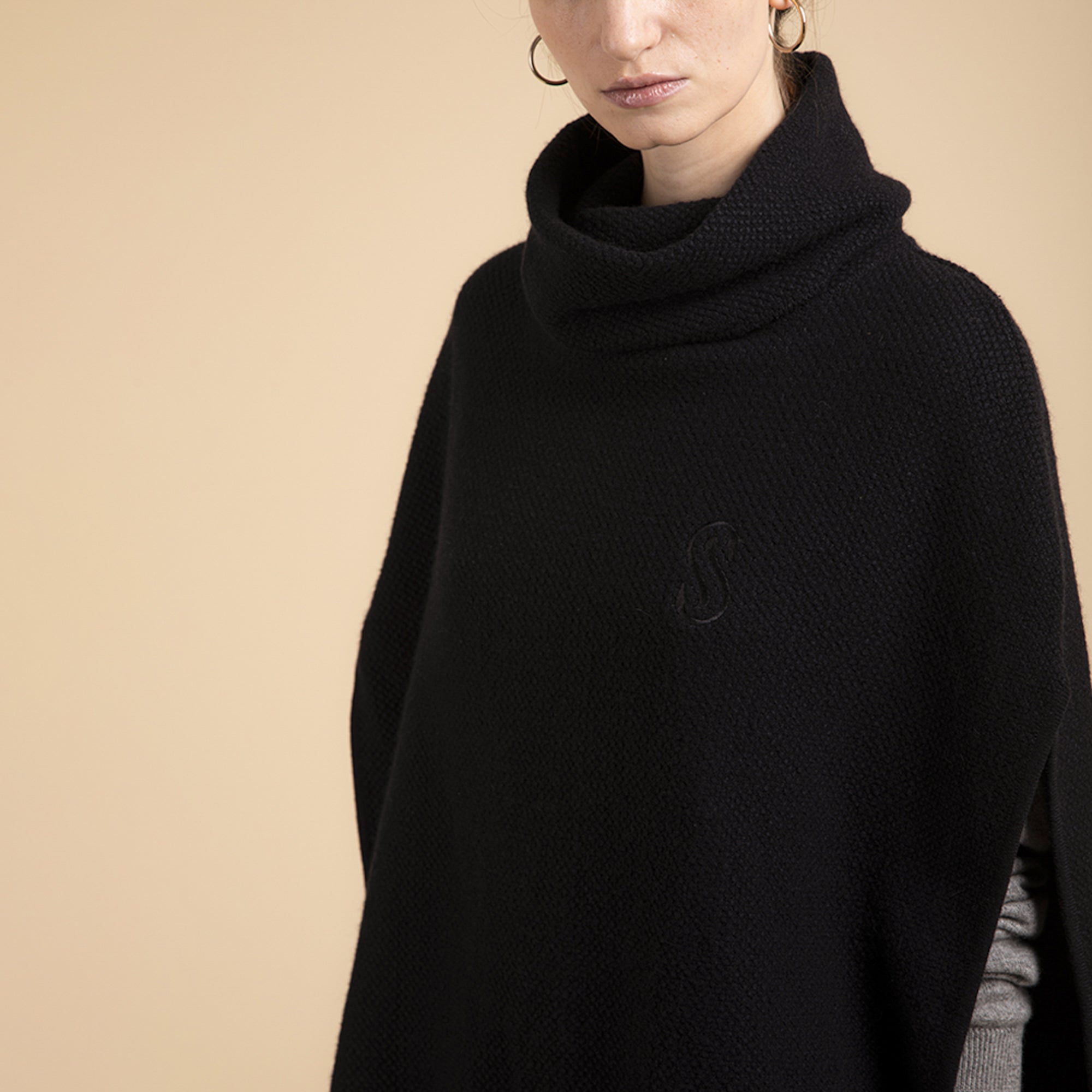 Black cashmere poncho Woman - Scuderia 1918